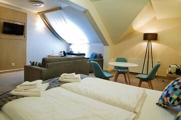 Фото номера Улучшенный номер-студио Отель Velvet Hotel &amp; Restaurant г. Сувалки 3
